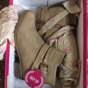 Tan Easy Zip Boots